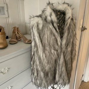 GREY FAUX FUR WOMEN'S VEST